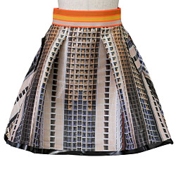 トラピーズスカート リアウインドウ ファッション