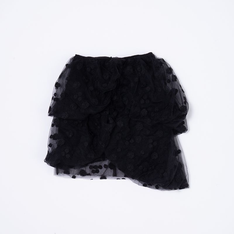 ブラックコクーンチュールスカートウィズエンブロイド ファッション