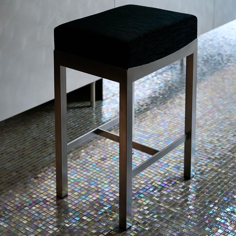 にょたさのや　スツール YATAGARASU STOOL 八咫烏スツール ー顔なし・HIGH・黒ー | 謹製