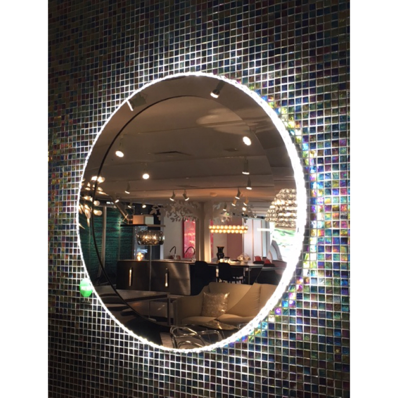 激レア　ヴィクトル　ユーリ!!! 大江戸温泉　缶ミラー 000000000738_hbw9xLW.jpg