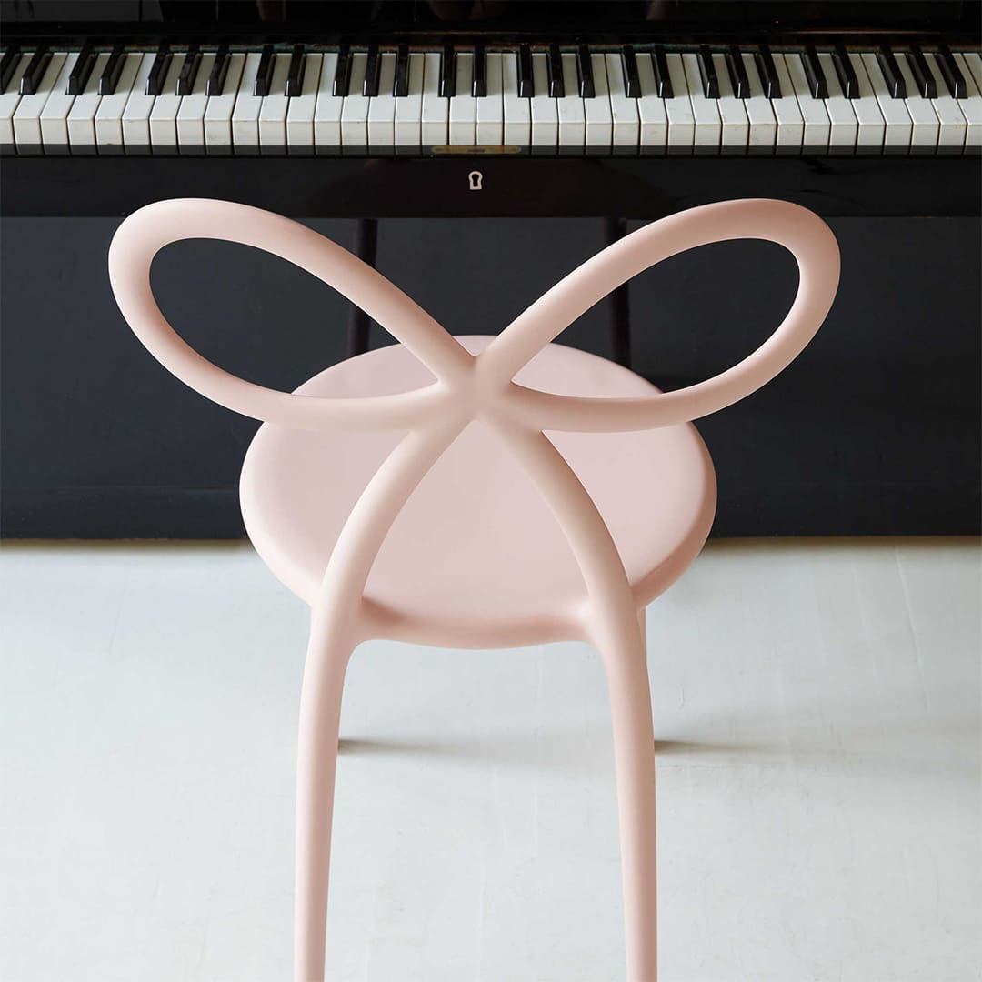 Qeeboo リボンチェア RIBBON CHAIR ブラック qeeboo リボンチェア 2脚セット ブラック | Costco Japan