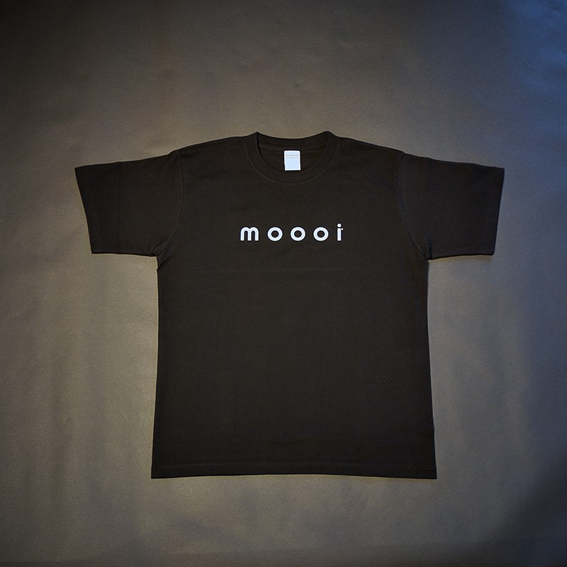 ブランドロゴTシャツ モーイ リビンググッズ