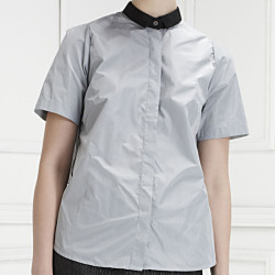 シャツウィズプリーテッドボリュームバックフラップアンドフローラルレースパネル トップス