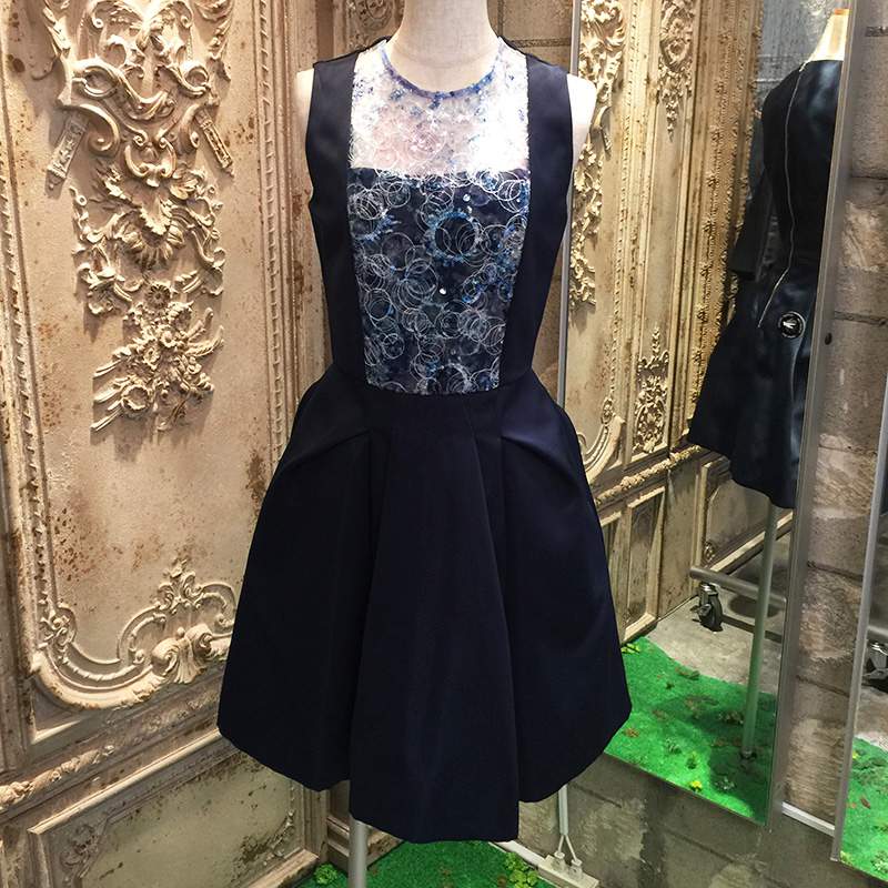 エンブロイダリーワンピース