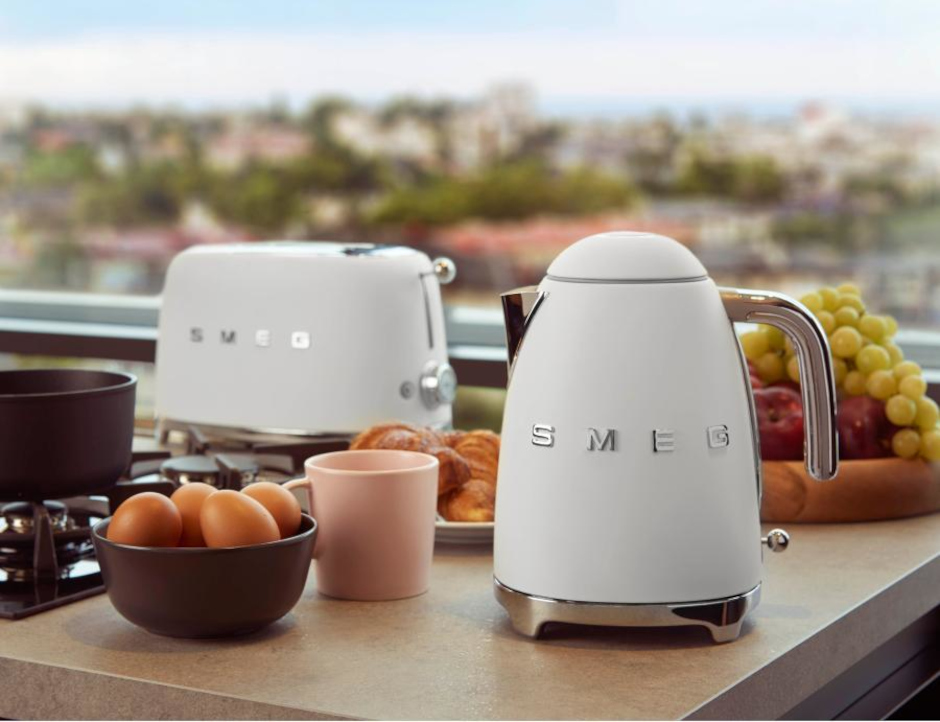 トーヨーキッチンスタイル　smeg　スメッグ　ケトル