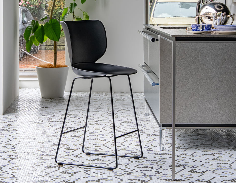 トーヨーキッチンスタイル　moooi モーイ スツール　ハナバースツール