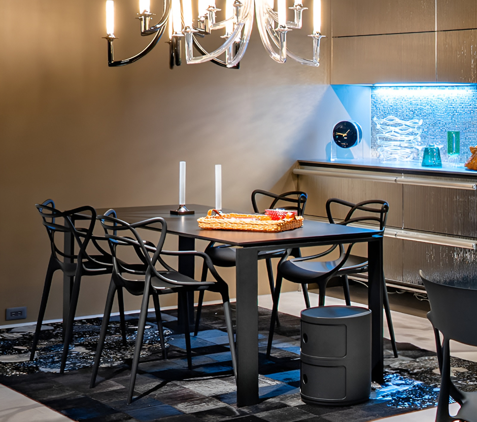 Kartell　カルテル　マスターズチェア　フォーテーブルとのセットシーン