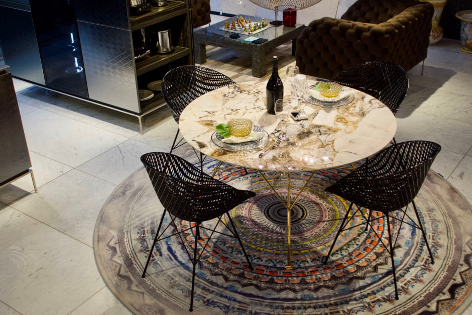 カルテル 円形ダイニングテーブル　イタリア製 Kartellの名作で紐解く】理想の空間を叶える、ダイニングテーブルの