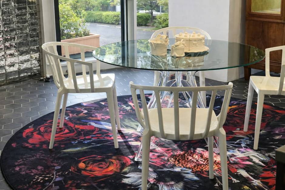 カルテル 円形ダイニングテーブル　イタリア製 Kartellの名作で紐解く】理想の空間を叶える、ダイニングテーブルの